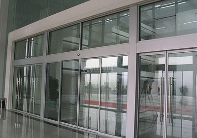 無框玻璃門 安裝指南、價(jià)格解析及其與塑膠零配件的關(guān)聯(lián)